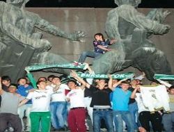 Başkent'te şampiyona kutlama