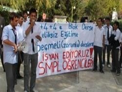 Liselilerden yeni sistem protestosu
