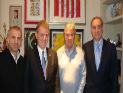 Ve Hiddink ile anlaşma sağlandı