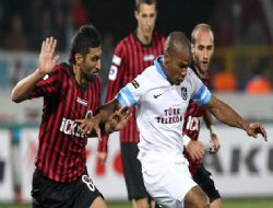 GENÇLER SINIRI AŞTI