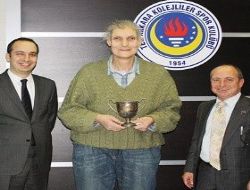 Efsane sporcudan TED'e vefa ziyareti