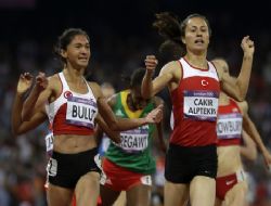 Başbakan'dan canlı yayında tebrik