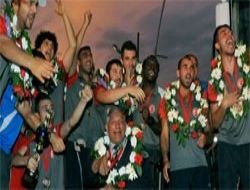 Şampiyon yurda döndü