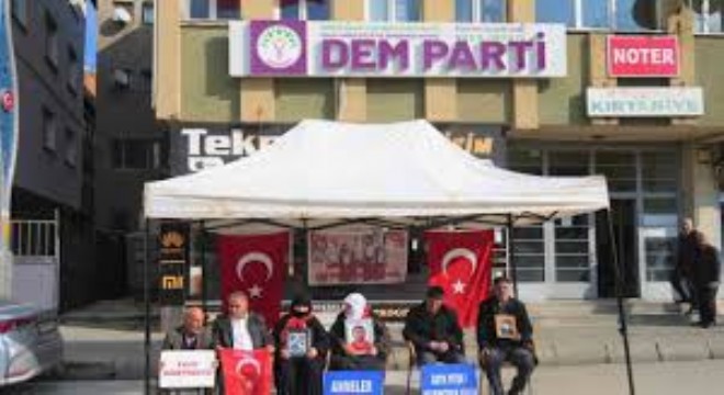 Muş'ta Ailelerin Evlat Nöbeti Sürüyor